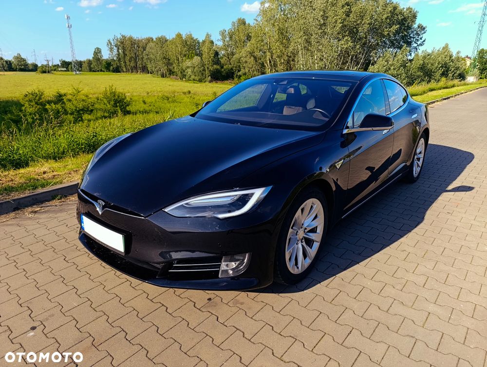 Tesla Model S - 10