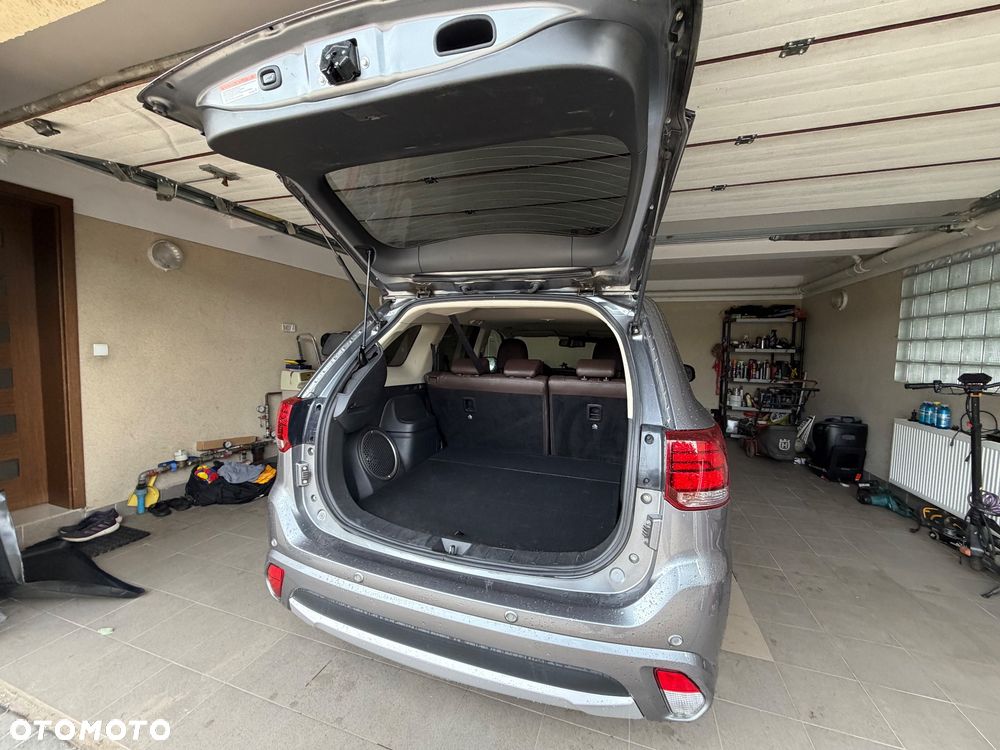 Mitsubishi Outlander Intense + - 7