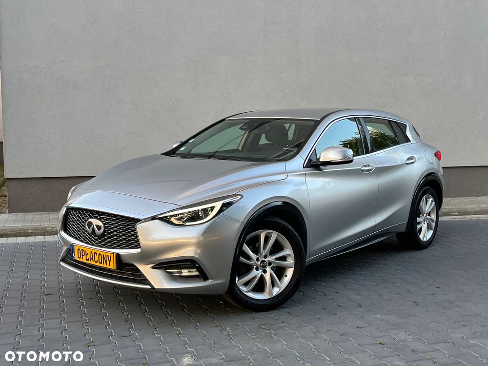 Infiniti Q30 - 1