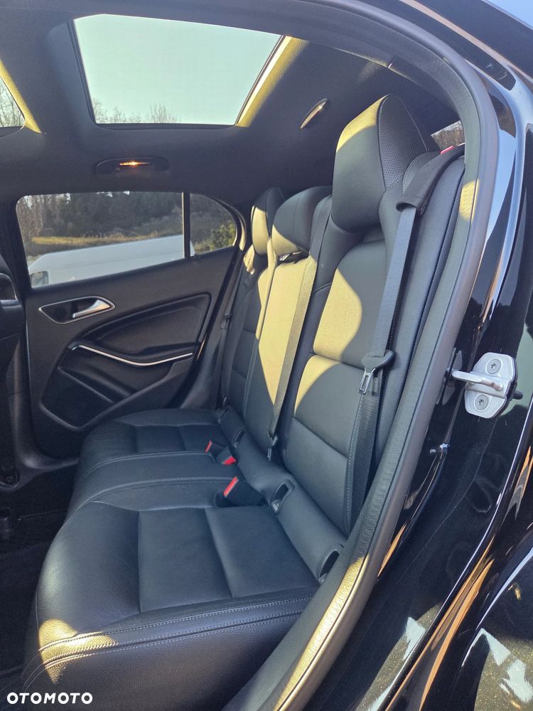 Mercedes-Benz GLA 220 d 4Matic 7G-DCT Style - 11