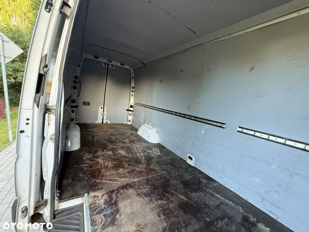 Mercedes-Benz Sprinter - 11