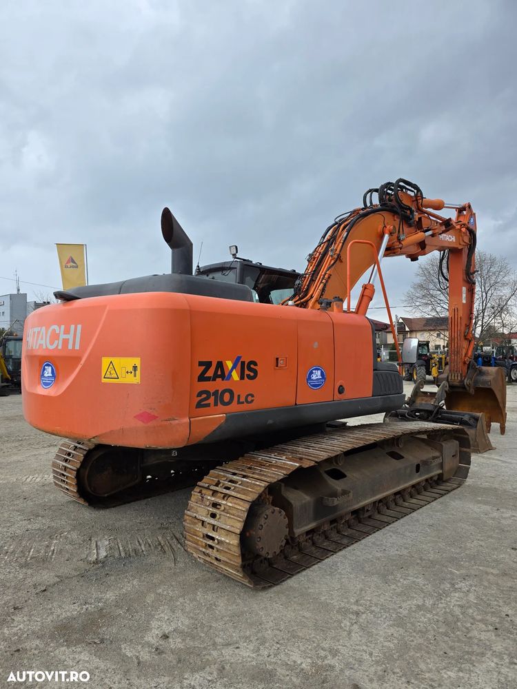 Hitachi ZX 210 LC excavator pe senile compact deporte. - 7