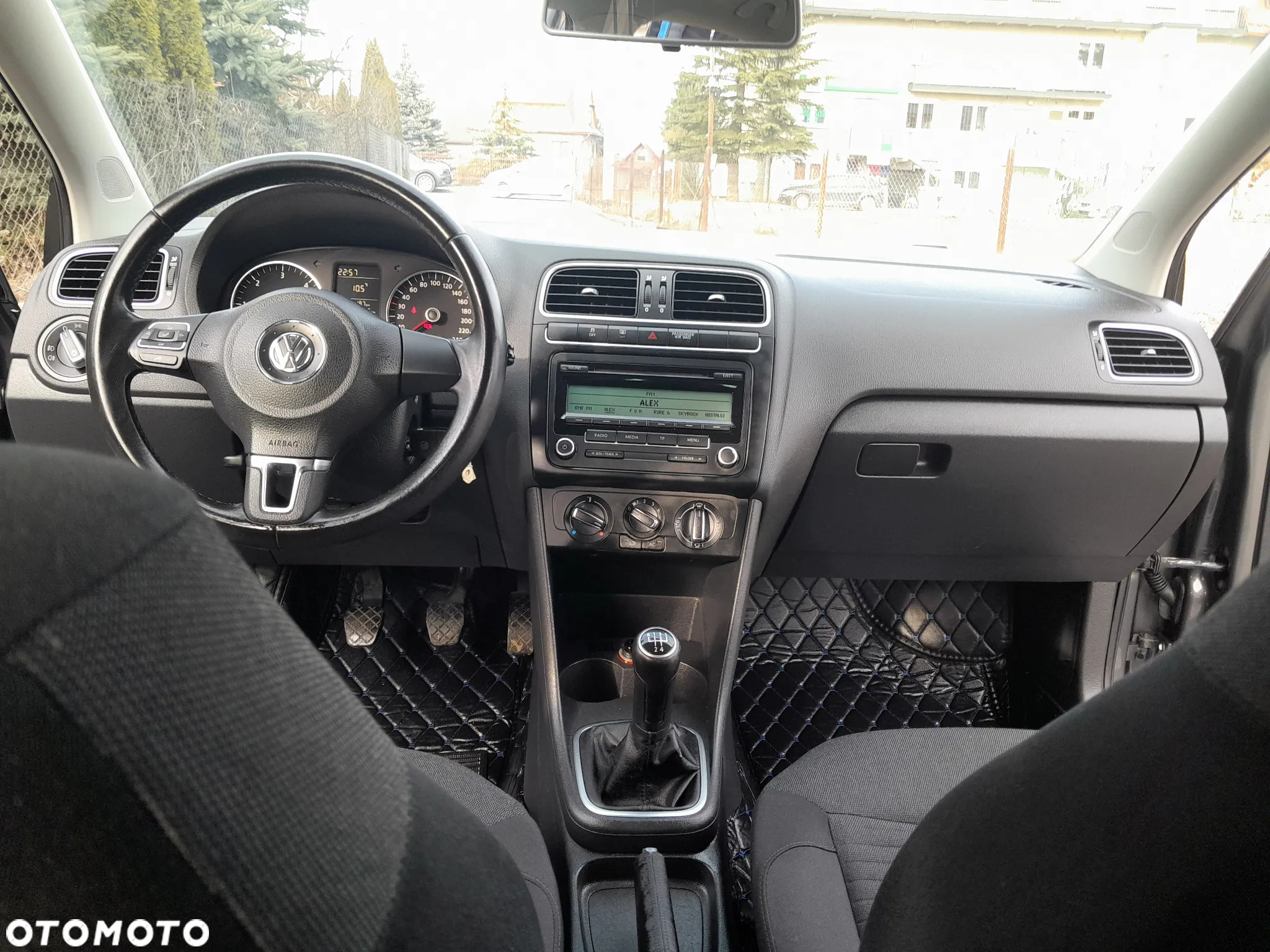 Volkswagen Polo 1.6 TDI Blue Motion Style - 23