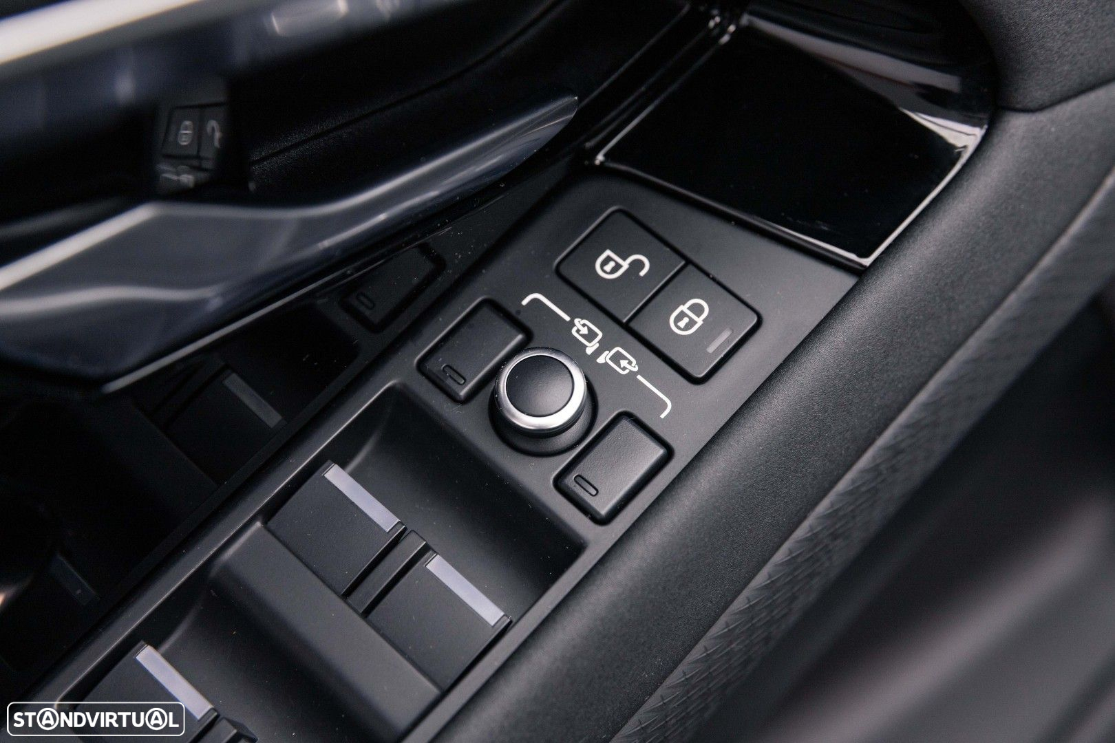 Land Rover Range Rover Evoque 1.5 P300e AWD SE Auto - 43