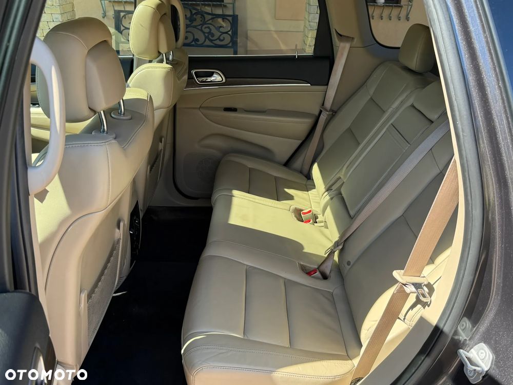 Jeep Grand Cherokee - 22