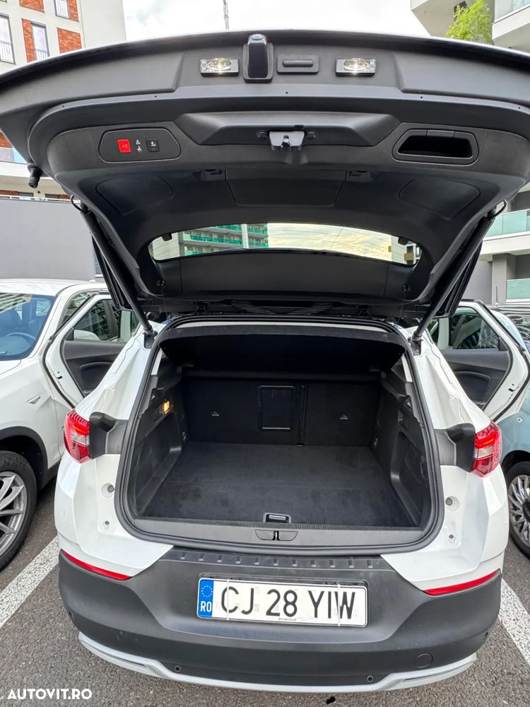 Opel Grandland X 1.6 Turbo Hybrid4 START/STOP Aut. Ultimate - 6