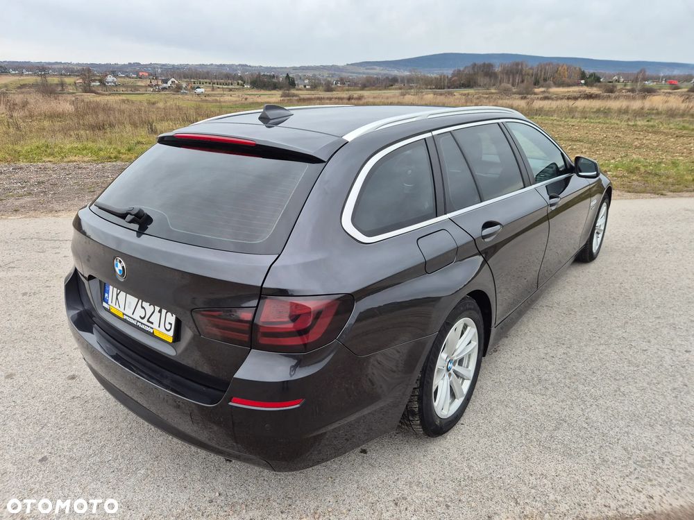 BMW Seria 5 525d xDrive - 10