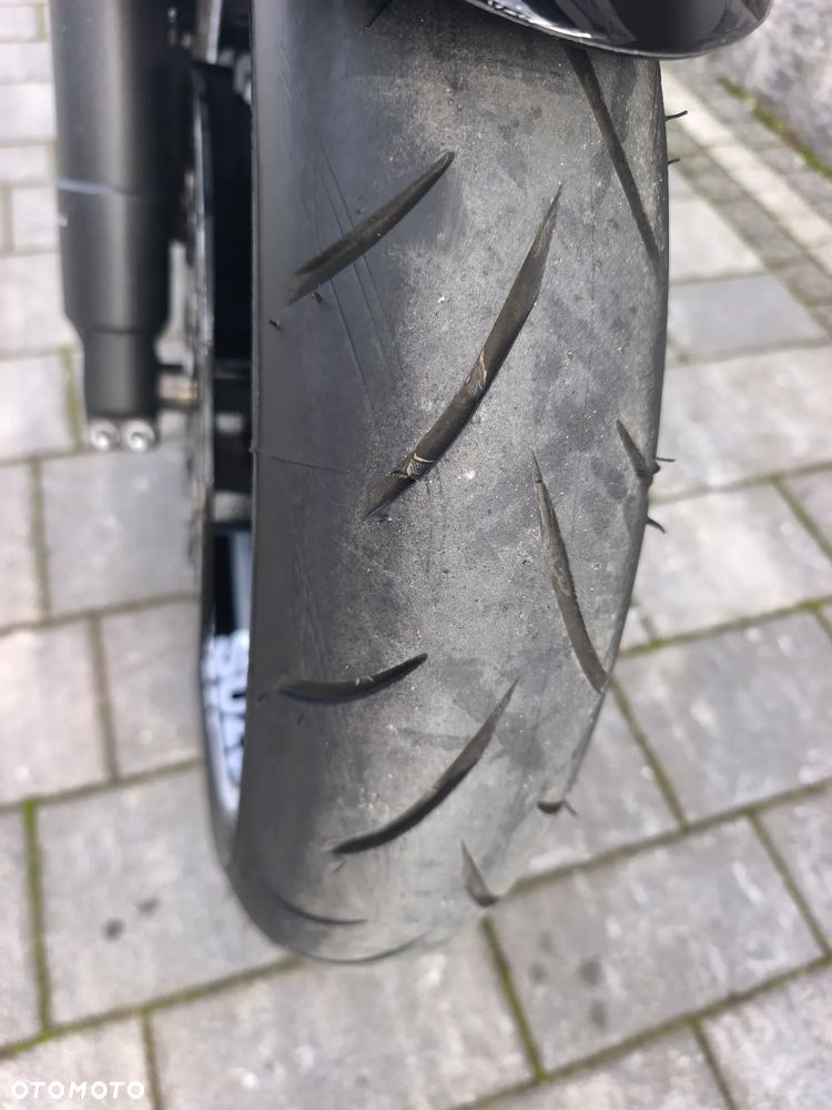 Suzuki GSR - 22