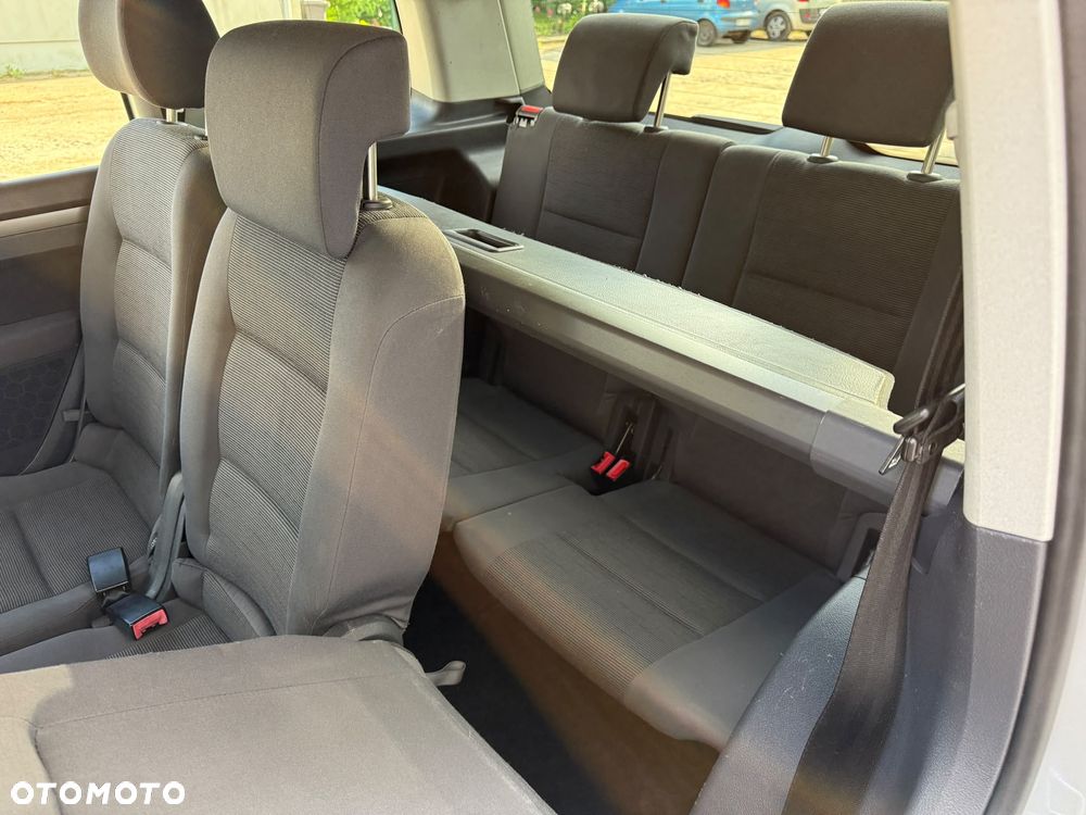 Volkswagen Touran 1.6 Welcome - 24