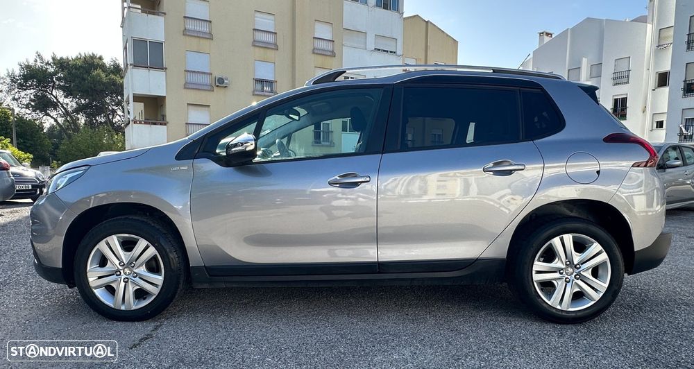 Peugeot 2008 1.2 PureTech Style EAT6 — fotografia 6