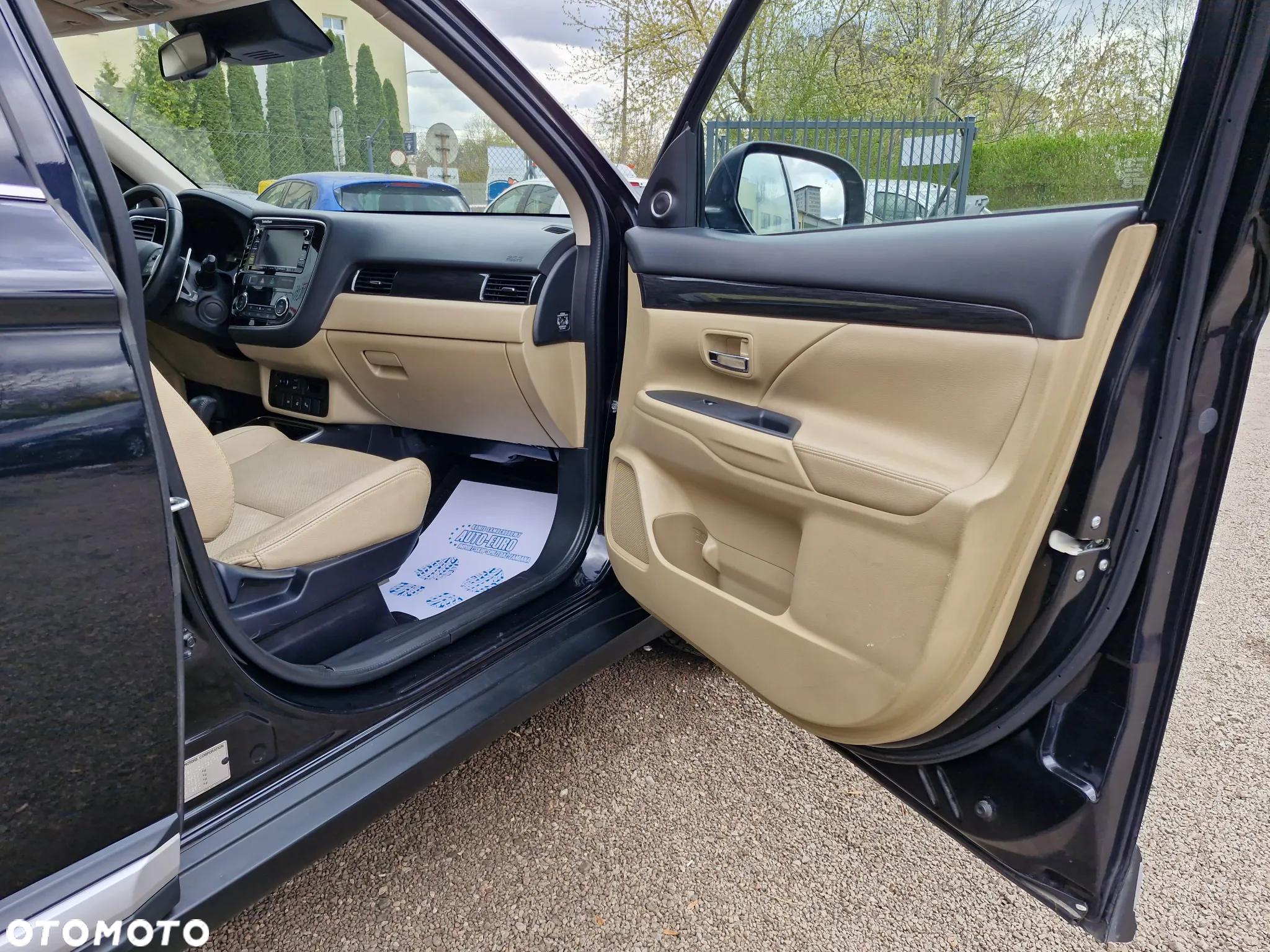 Mitsubishi Outlander - 14