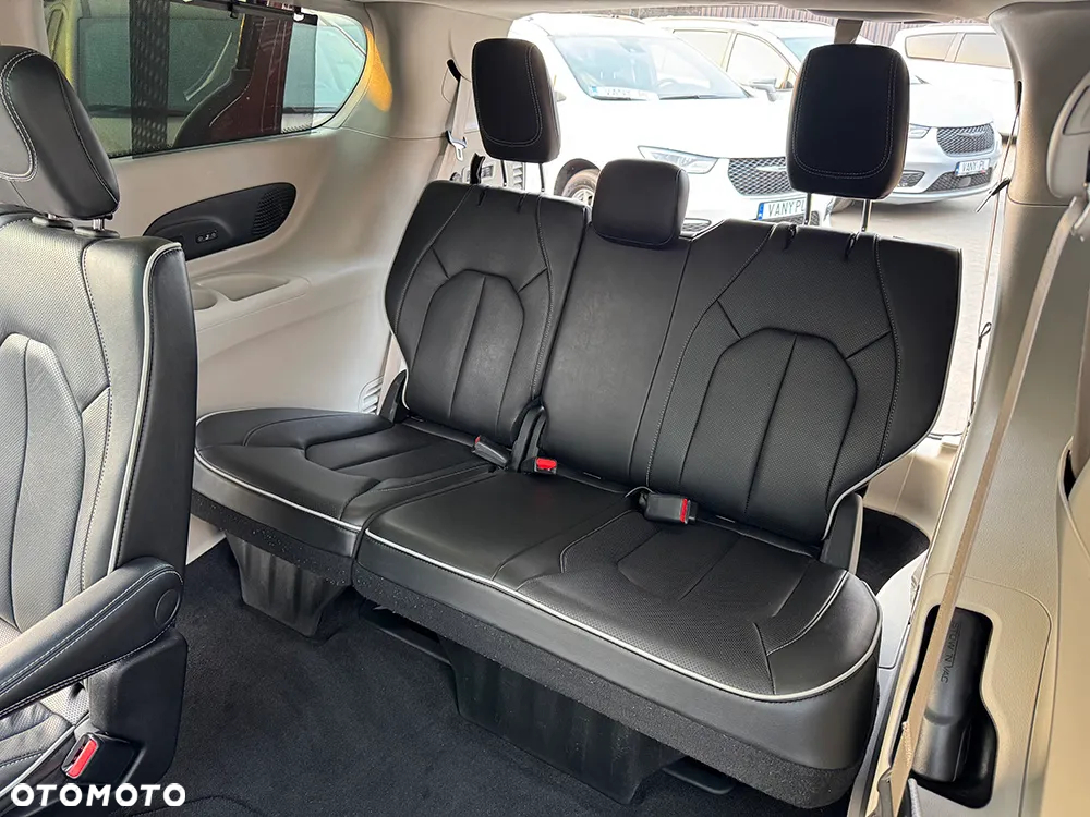 Chrysler Pacifica - 20