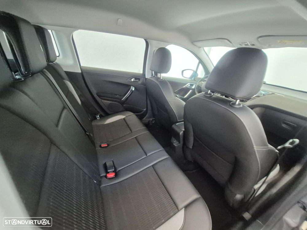 Peugeot 2008 1.2 PureTech Allure - 20