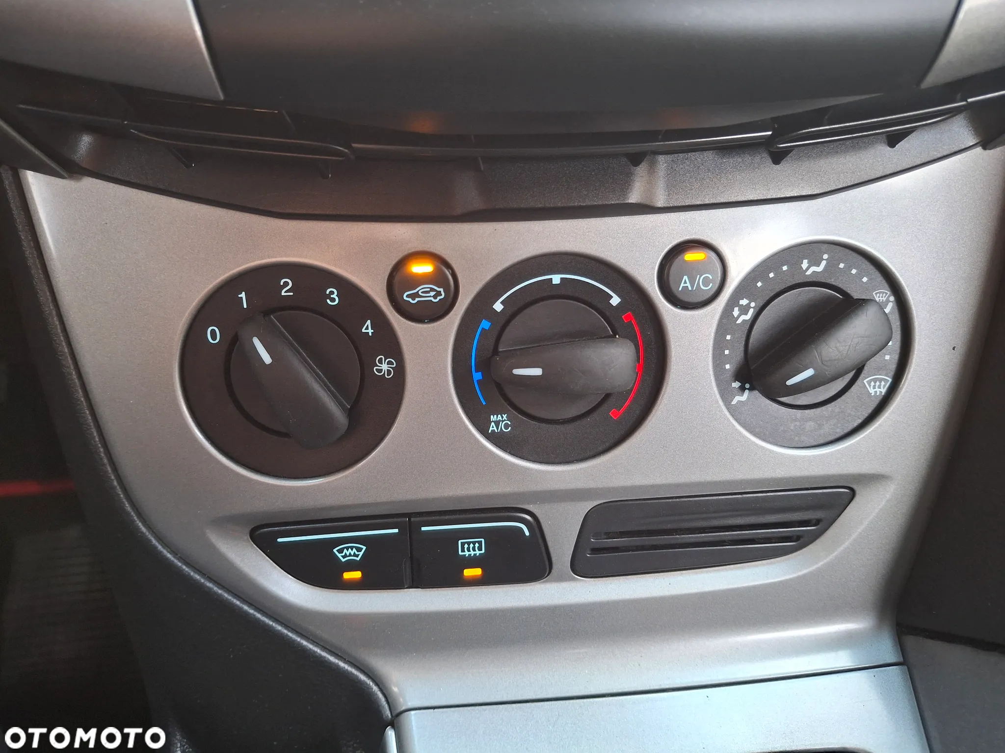 Ford Focus 1.6 Ambiente - 27