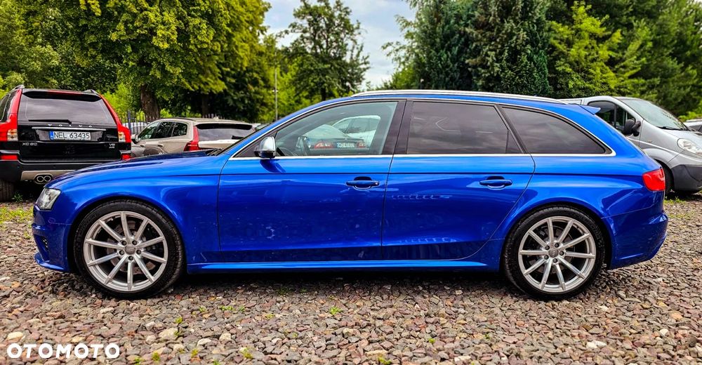 Audi RS4 Avant - 12