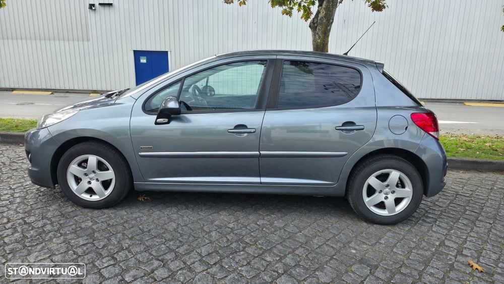 Peugeot 207 2011 photo 2