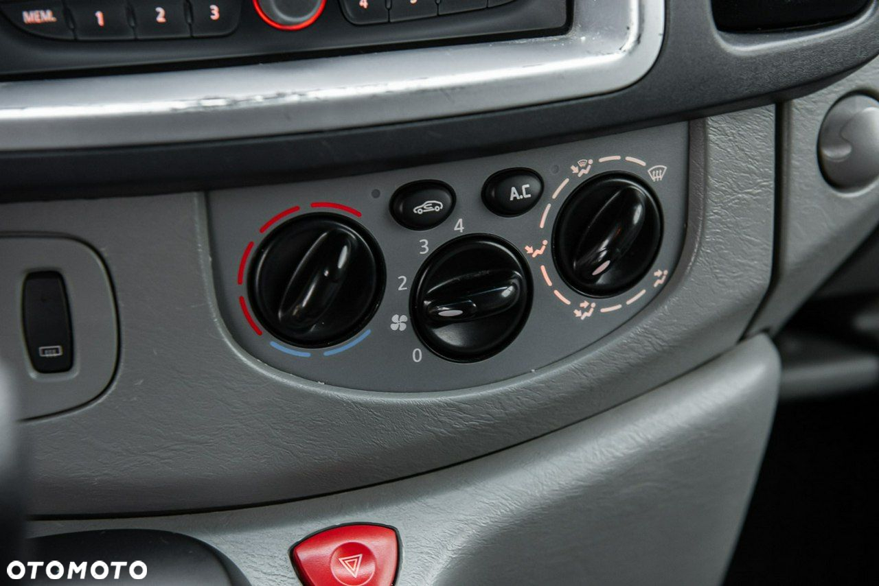 Renault Trafic - 19