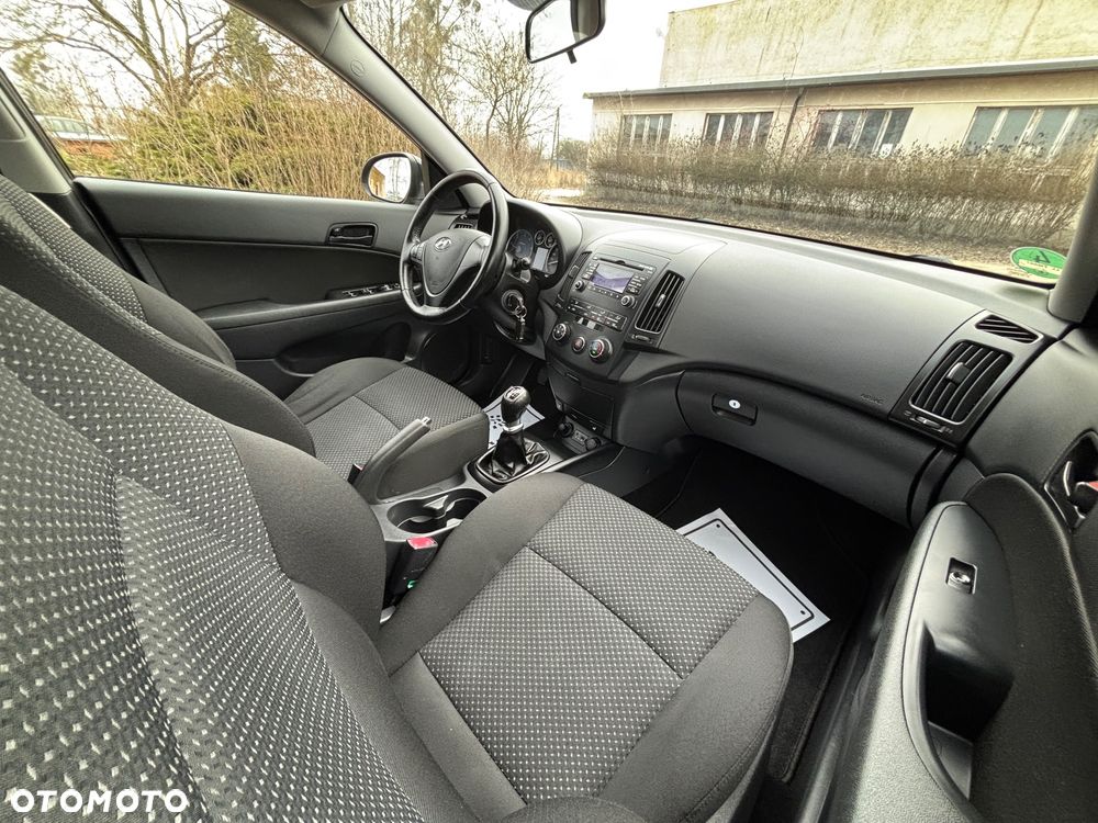 Hyundai i30 i30cw 1.6 CRDi FIFA WM Edition - 23