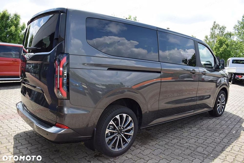 Ford Tourneo Custom - 8
