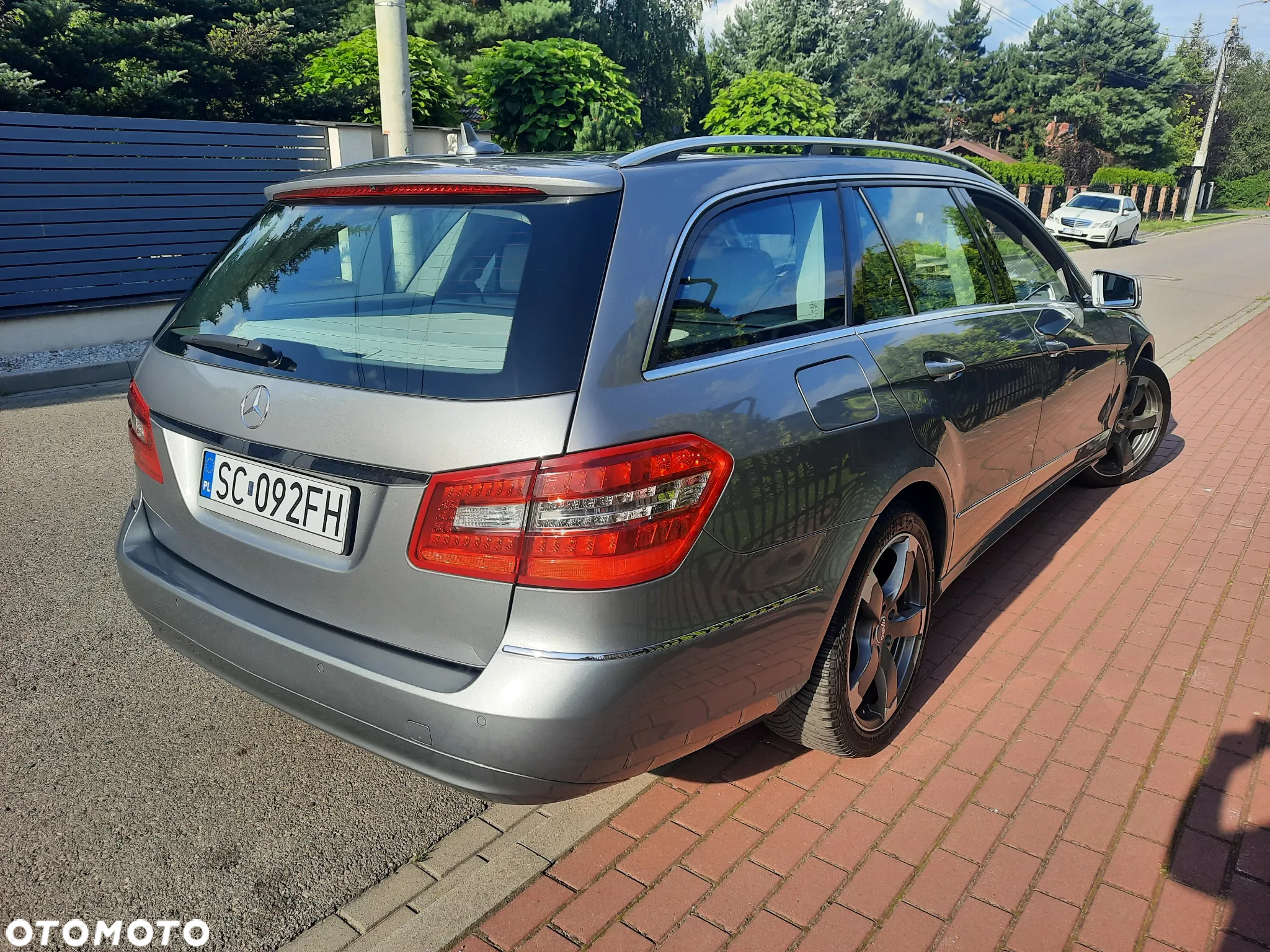 Mercedes-Benz Klasa E 250 T CGI BlueEFFICIENCY 7G-TRONIC - 3