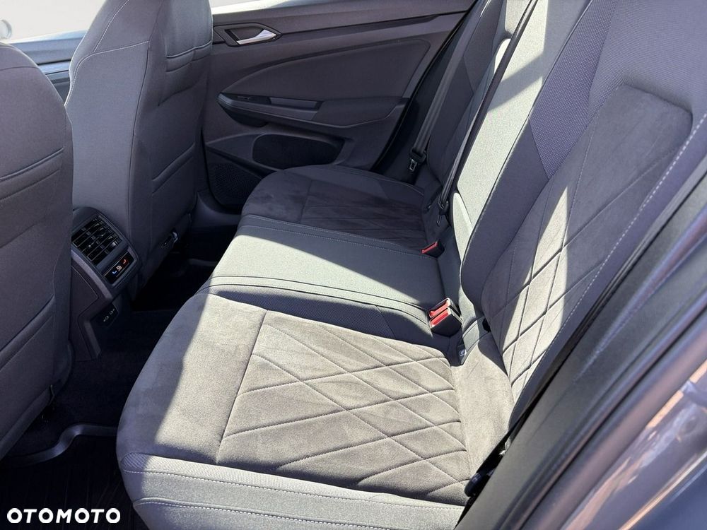 Volkswagen Golf 1.5 eTSI EVO Style DSG - 23