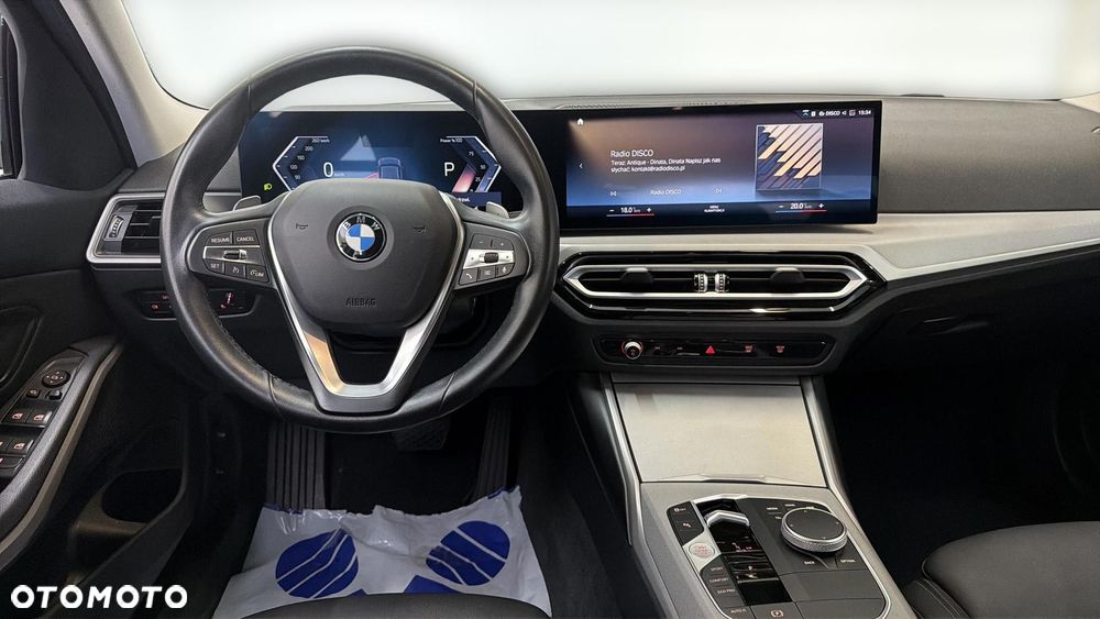 BMW Seria 3 318d mHEV - 14