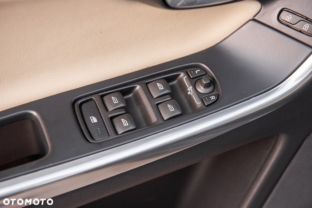 Volvo XC 60 D4 Geartronic Summum - 16