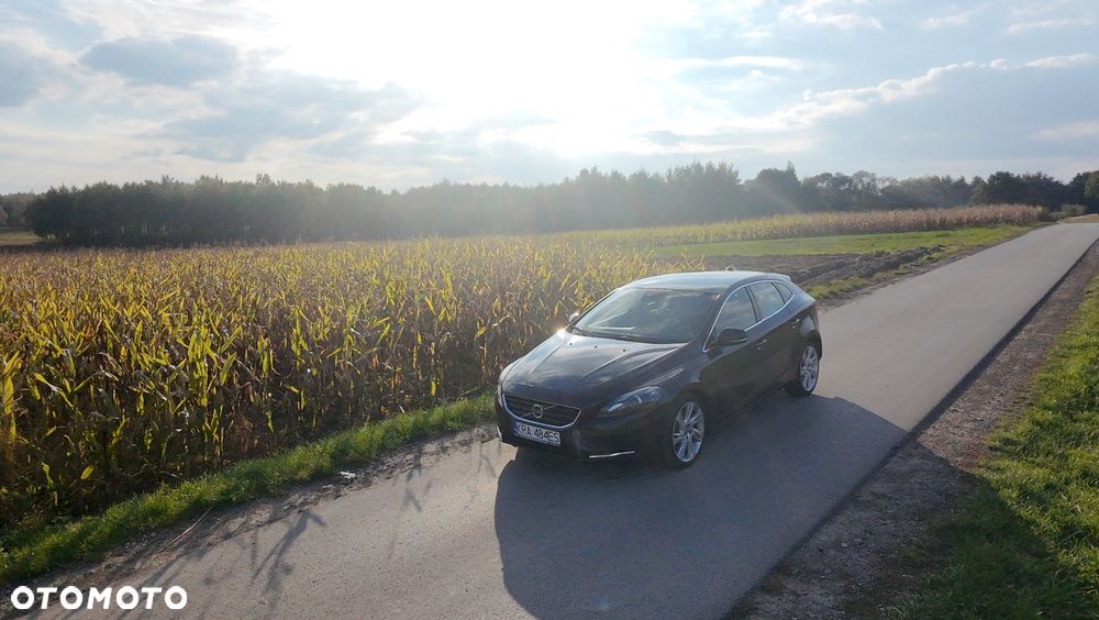 Volvo V40 ver-t3-momentum - 1