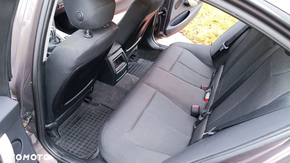 BMW Seria 3 316d - 17