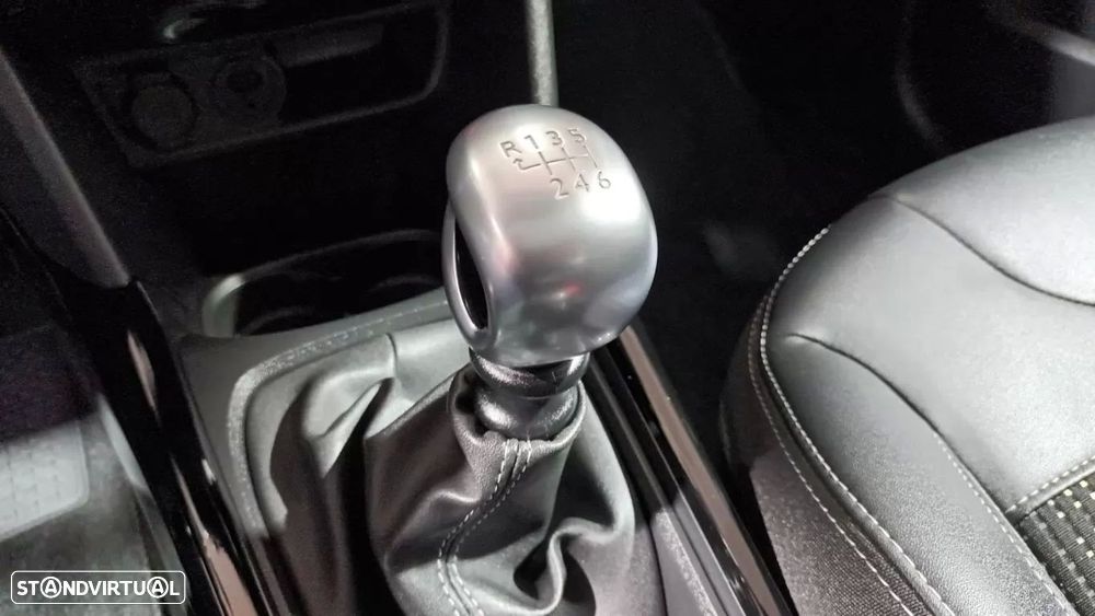 Peugeot 2008 1.2 PureTech Allure - 38