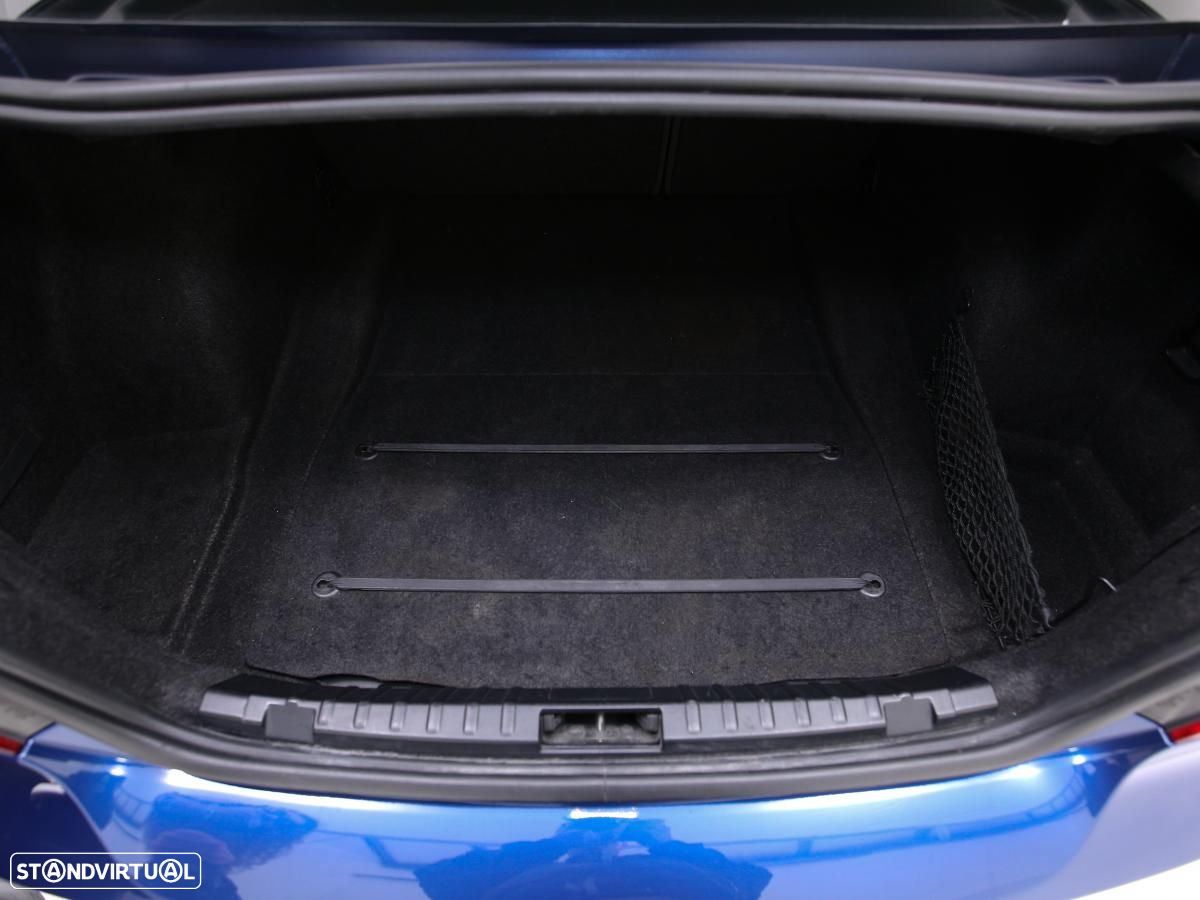 BMW 123 d Cabrio Limited Edition Lifestyle c/ M Sport Pack - 12