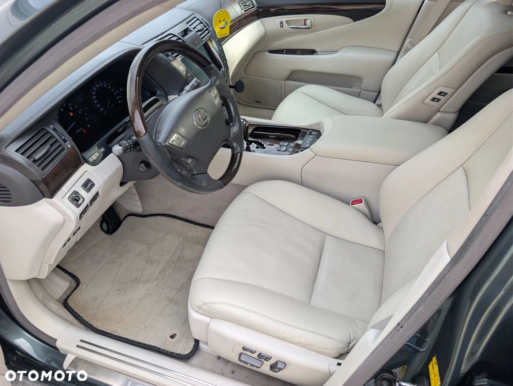 Lexus LS 600h Elegance - 29