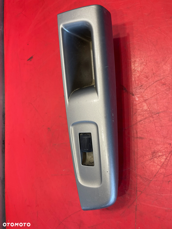 FORESTER III  PRZEŁĄCZNIK PANEL SZYBY PRAWY TYŁ 94266FG500