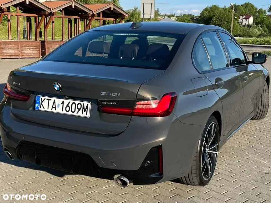 BMW Seria 3 330i M Sport - 8