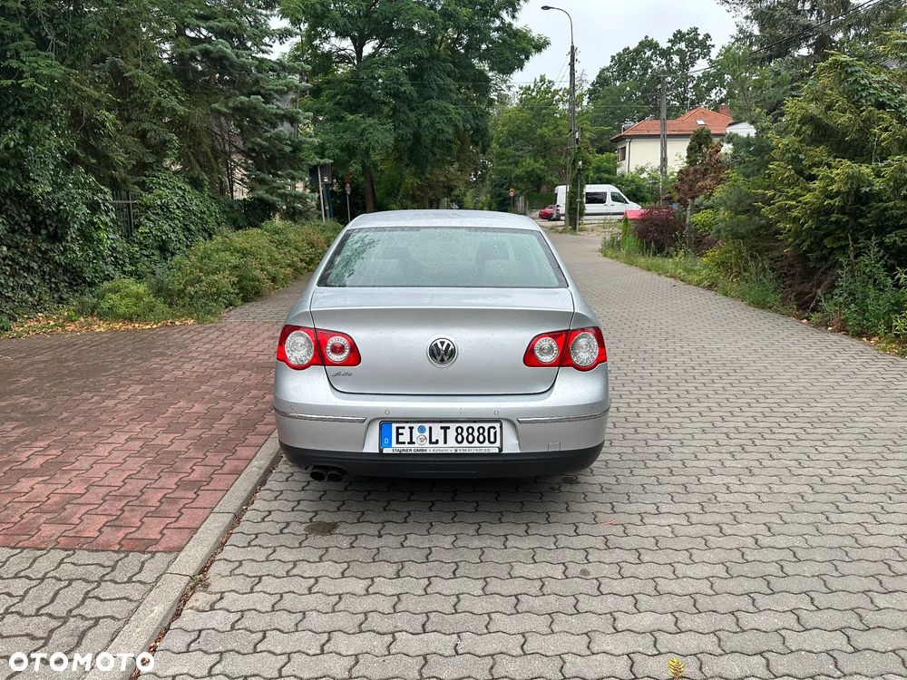 Volkswagen Passat 2.0 TDI DPF BlueMotion Technology Comfortline - 4