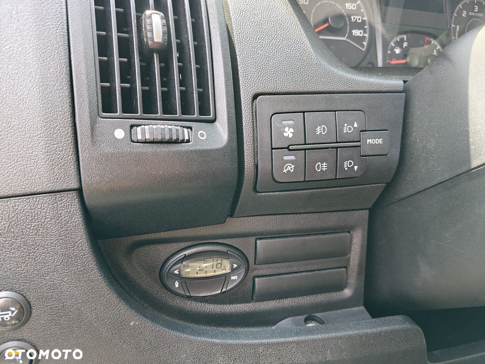 Peugeot BOXER winda 750 kg kontener 4,10-2,10-2,20 - 19