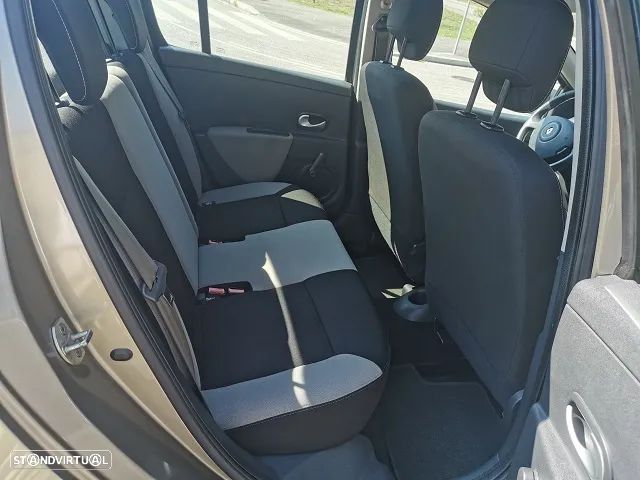 Renault Clio 1.2 16V Confort - 24