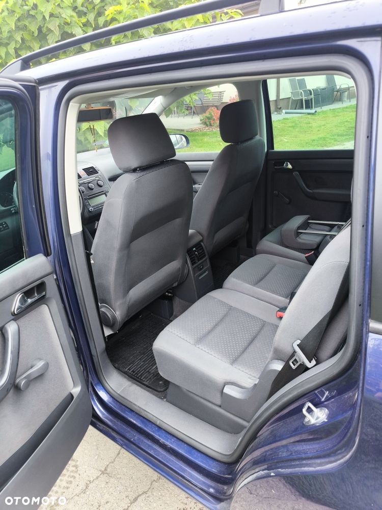 Volkswagen Touran - 5