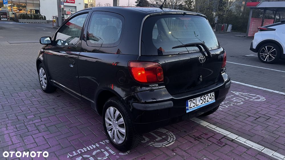 Toyota Yaris 1.0 - 6