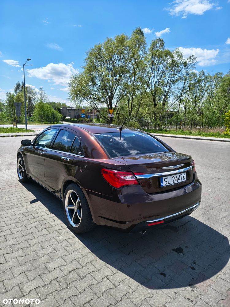 Chrysler 200 - 4