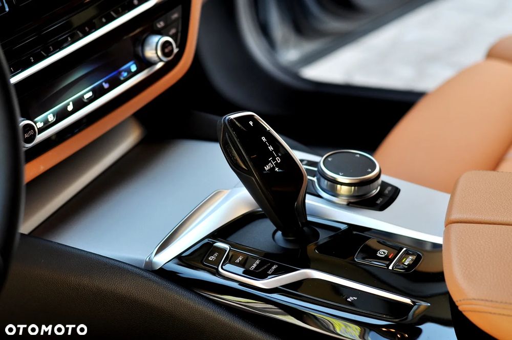 BMW Seria 5 520i - 31