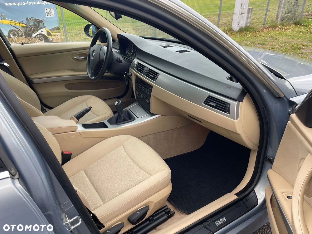 BMW Seria 3 325i Touring - 4