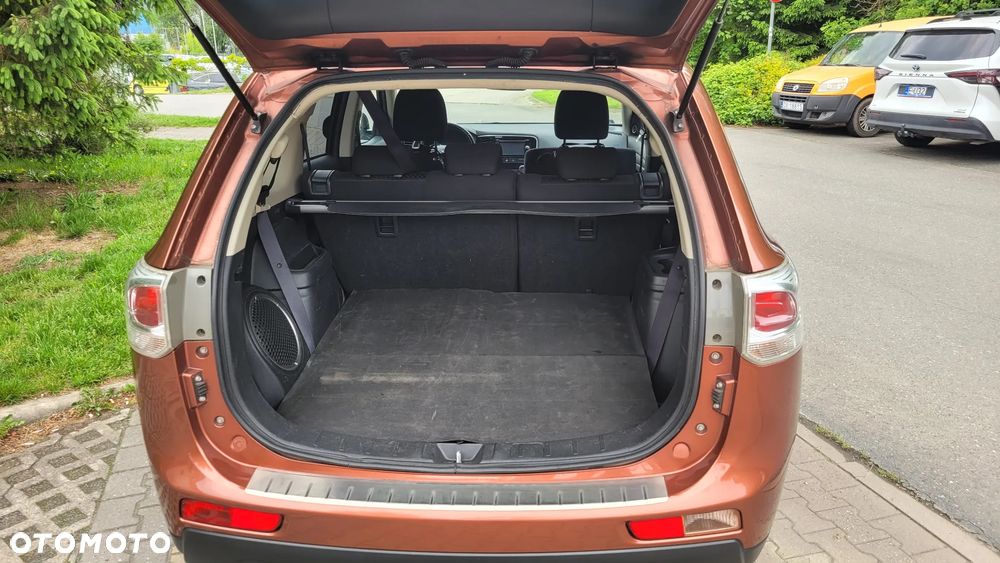 Mitsubishi Outlander 2.2 DID Intense + - 11