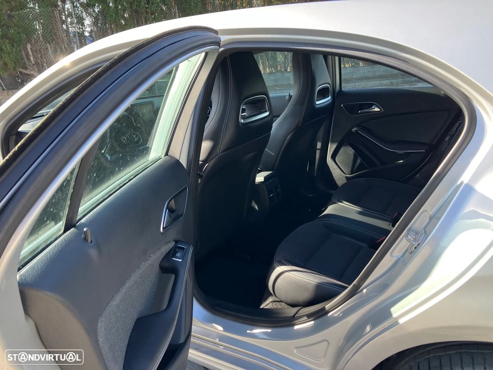 Mercedes-Benz A 180 (BlueEFFICIENCY) - 11