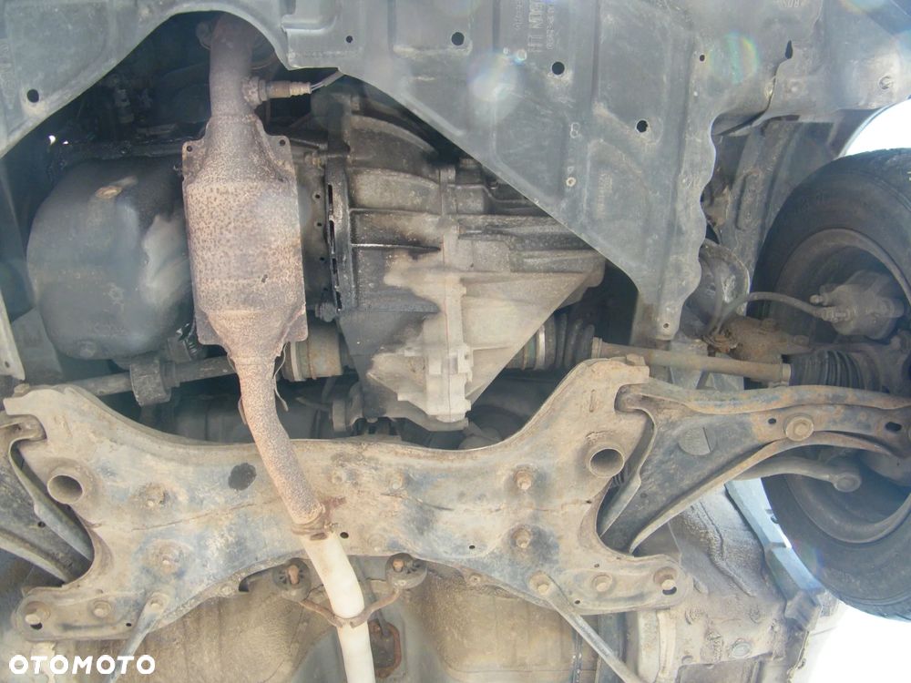 Toyota Yaris I (99-03r.) 1.0 B 68KM. Silnik 1SZ-FE Skrzynia MTM 5F lakier 199. Cały na części. GWARANCJA !!!  Przód Tył Zestaw Komplet Drzwi Klapa Zderzak Błotnik Maska Grill Atrapa Szyba Pas Lampa Lusterko Boczki Fotel Kanapa Kokpit Deska Rozdzielcza Przełącznik Włącznik Sterownik Przewody Wiązka Instalacja Moduł Komputer Czujnik Listwa Pompa Alternator Wtryski Głowica Rozrusznik Kompresor Sprzęgło Dwumas Silnik Skrzynia ABS Klimatyzacji Paliwa Wspomagania Kolektor Turbina Przepustnica Zawór Chłodnica Koło Hak Belka Sanki Zawieszenie Mcpherson Półoś Amortyzator Wydech Tłumik Zacisk Most - 15