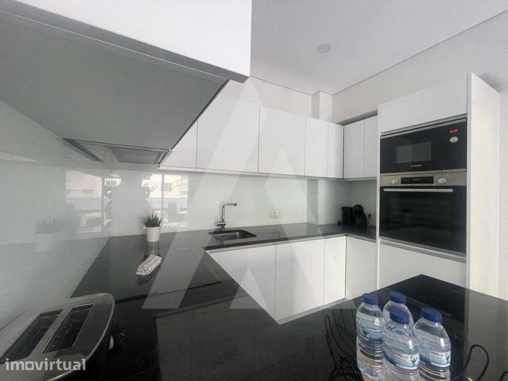 Excelente Apartamento T1 remodelado com ampla varanda a 50mts da pr... - Grande imagem: 2/30