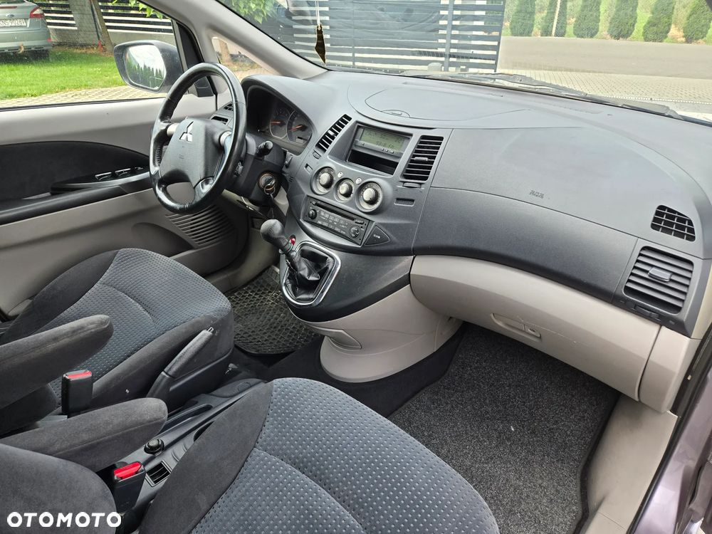 Mitsubishi Grandis 2.0 DI-D 6-Sitzer Intense - 10