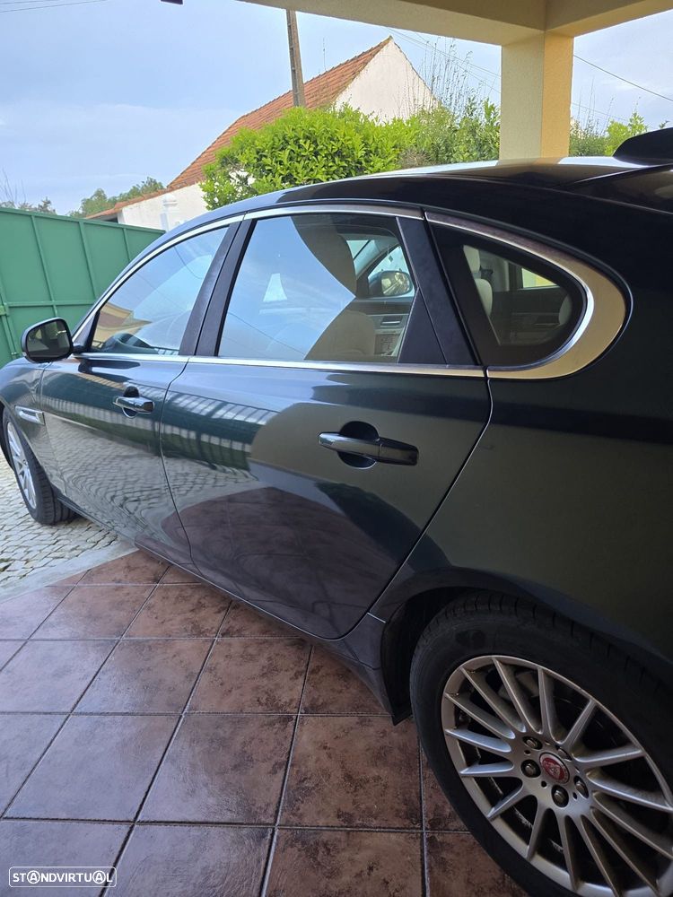 Jaguar XF 2.0 D Prestige - 2