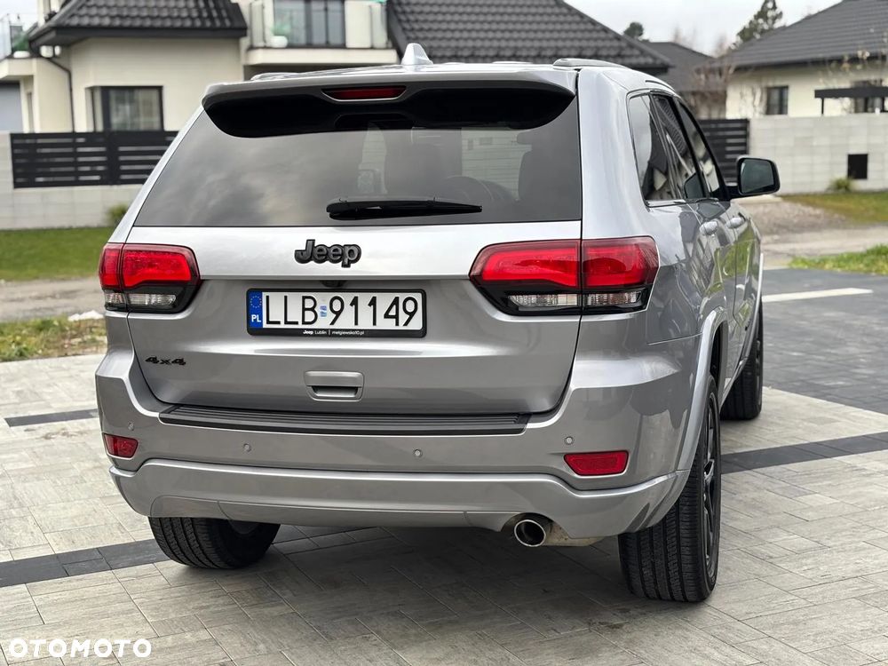 Jeep Grand Cherokee - 16