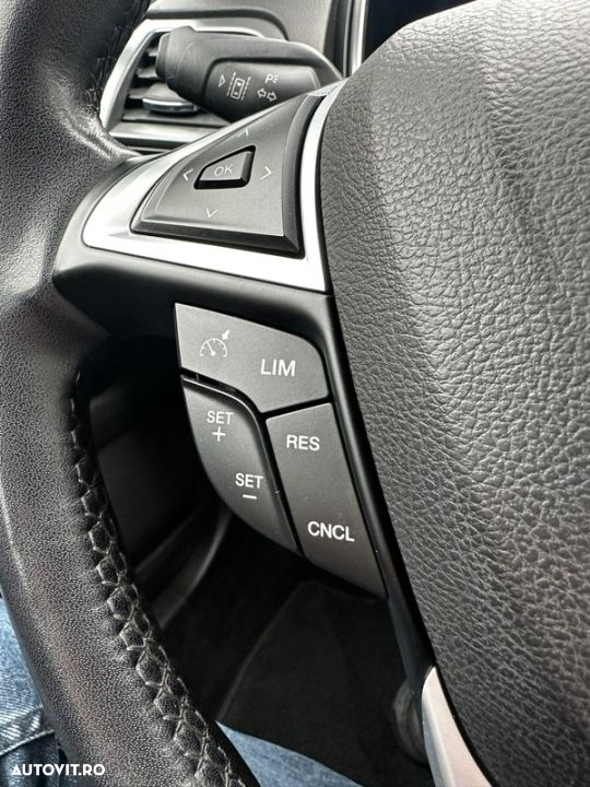 Ford Mondeo 2.0 TDCi Powershift Business - 14